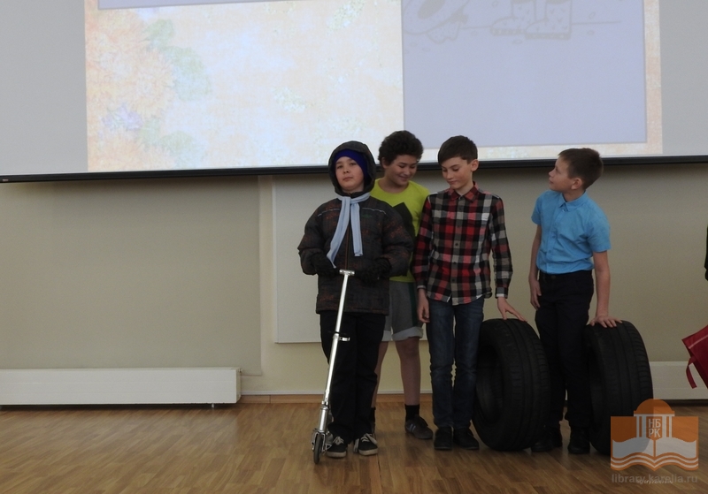 На встрече школьники финно-угорской школы необычно и забавно представили стихи Игоря Вострякова в картинках