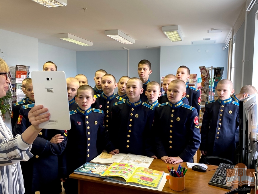 Экскурсия по Национальной библиотеке Карелии для воспитанников Петрозаводского президентского кадетского училища
