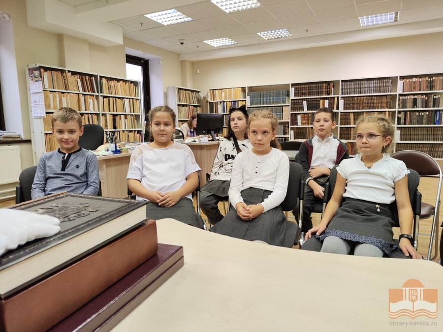Экскурсия по главной библиотеке Карелии для третьеклассников петрозаводской школы №3