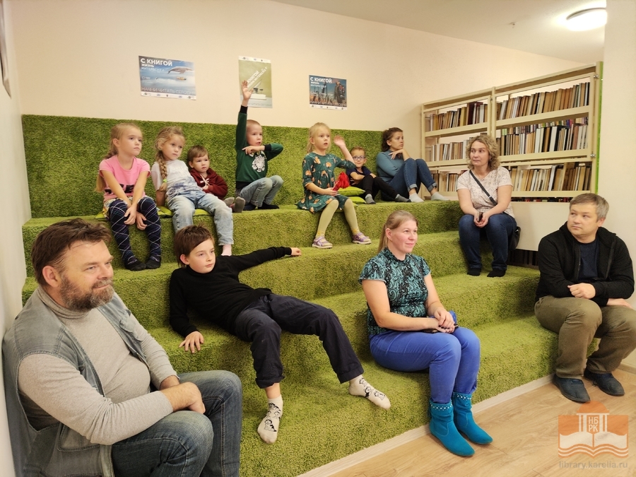 «Сказки и всё, что их касается»: первая встреча в литературном клубе «Большой мир маленькой книги»