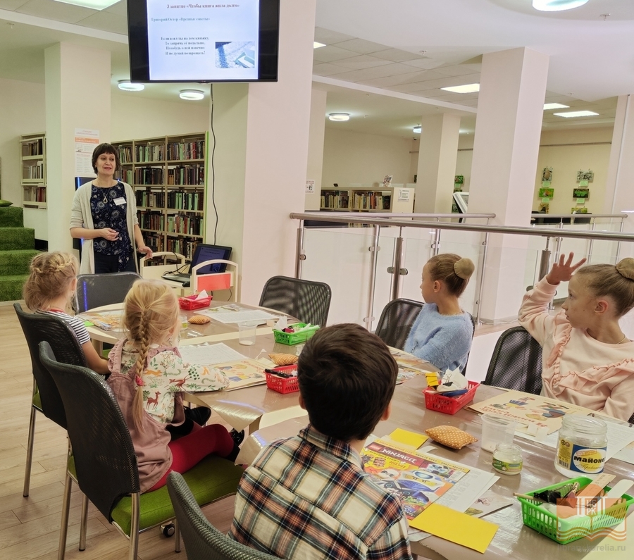«Чтобы книга жила долго»: третье занятие познавательного цикла «Домашняя библиотека»