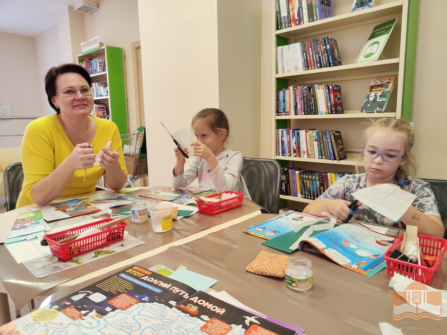 «Чтобы книга жила долго»: третье занятие познавательного цикла «Домашняя библиотека»