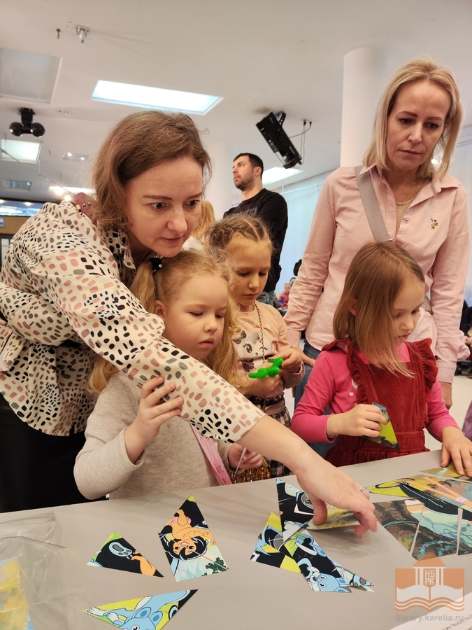 Участники литературной программы перед спектаклем «Большой мир маленькой Таффи»