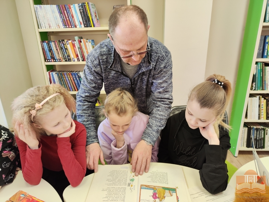 «Тайны книжных полок»: литературно-историческая игра Центра детского чтения для третьеклассников Финно-угорской школы