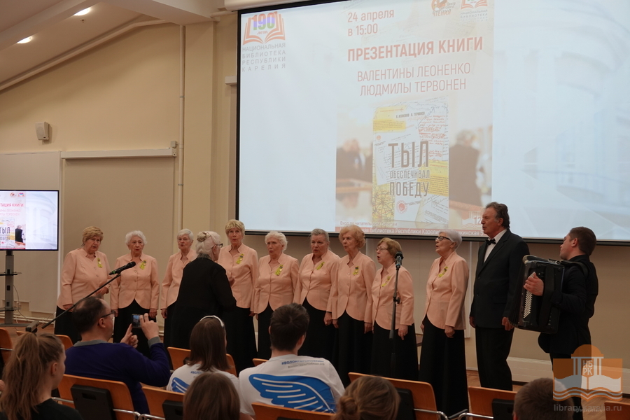 Выступление хоровой группы «Невская волна»