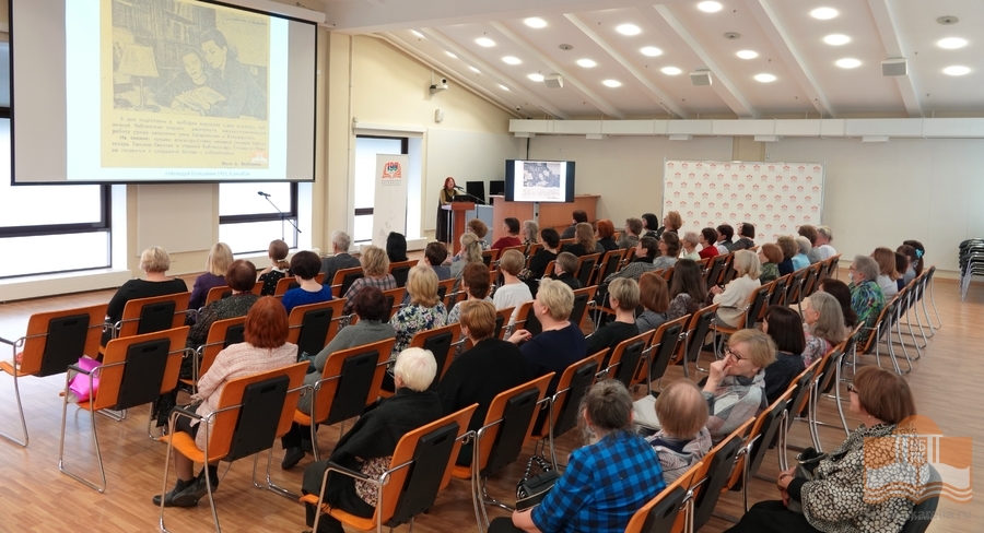 Встреча ветеранов Национальной библиотеки Карелии «Библиотека – это моя жизнь». Ведущая встречи - И.В. Кондратьева