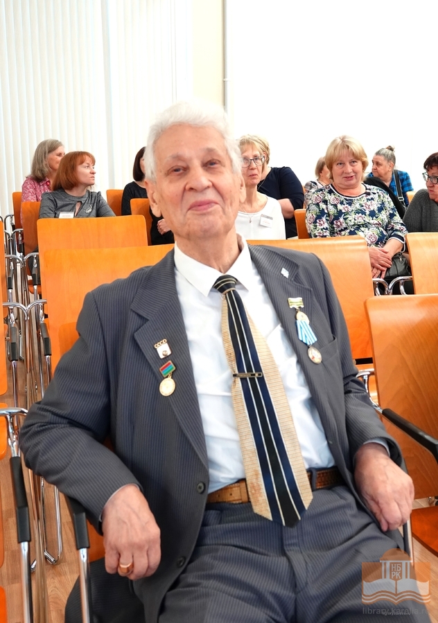 Владимир Иванович Айдынян , старейшей читатель Национальной библиотеки Карелии