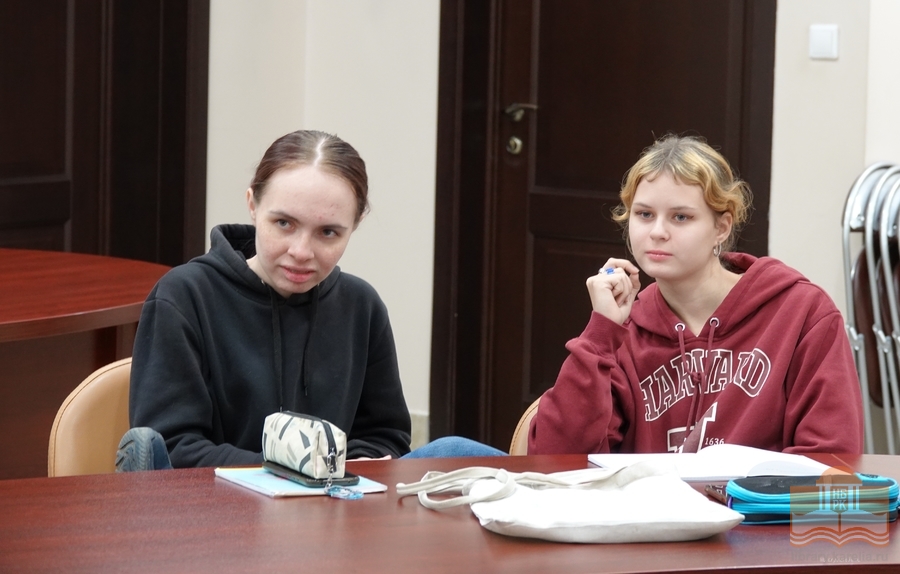 Занятия для студентов Карельского колледжа культуры и искусств в Национальной библиотеке Карелии