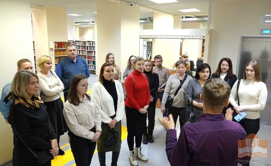 Обзор по книжной выставке «Осаждённый город» для сотрудников Управления федерального казначейства по Республики Карелия