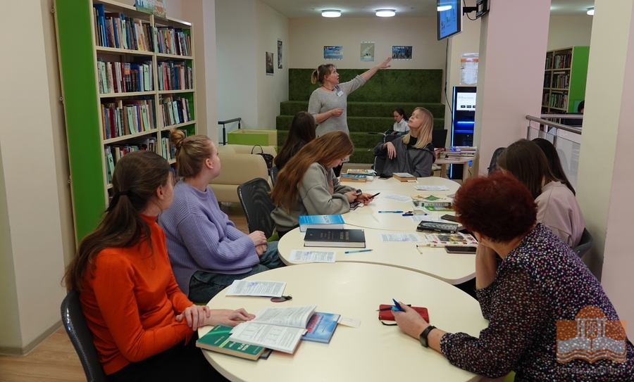 Просветительская программа для учащихся «Школьный день в библиотеке»