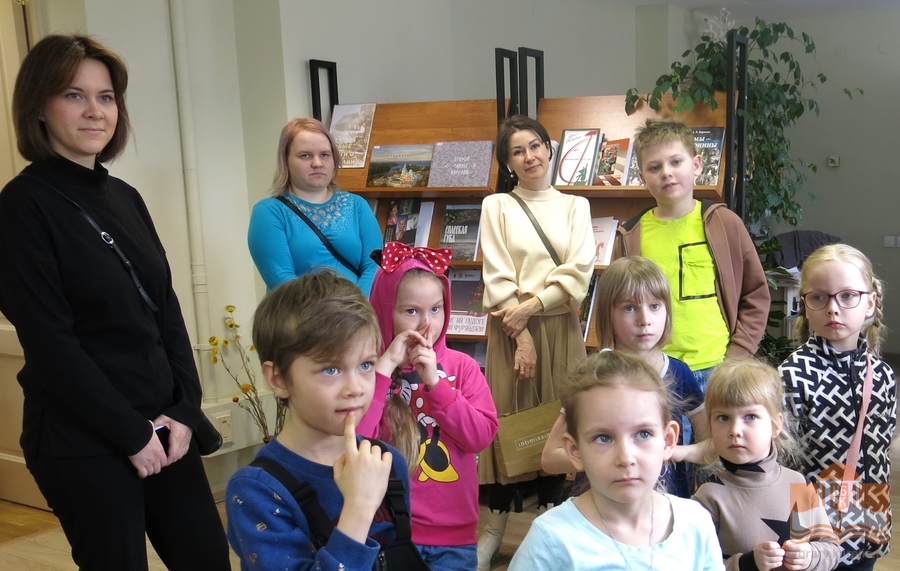 Подготовительная группа детского сада «Ламбушка» на ознакомительной экскурсии в Национальной библиотеке Карелии