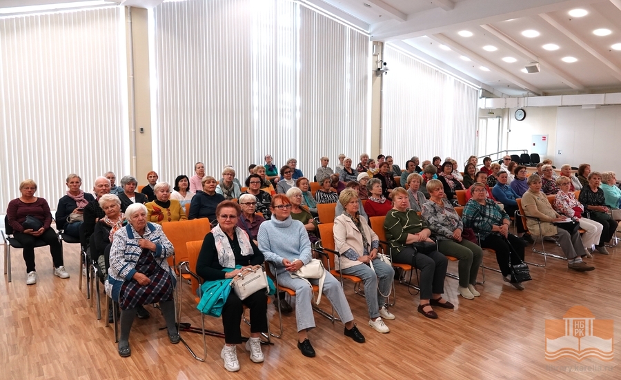 На встрече клуба «Старая пластинка», посвященной народным песням