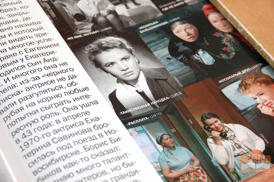 Выставка из фонда библиотеки, посвященная народным песням – книги, ноты, грампластинки, диски