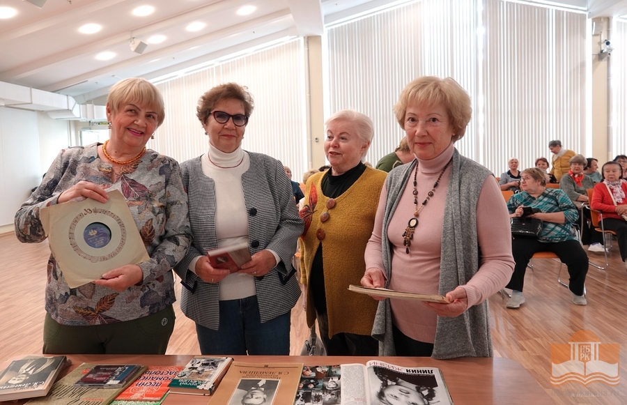 На встрече клуба «Старая пластинка», посвященной народным песням