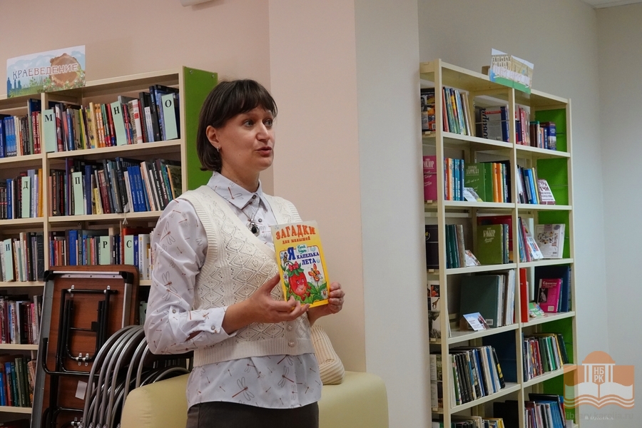 Программу «Загадка – ума зарядка» ведет Людмила Чеулина