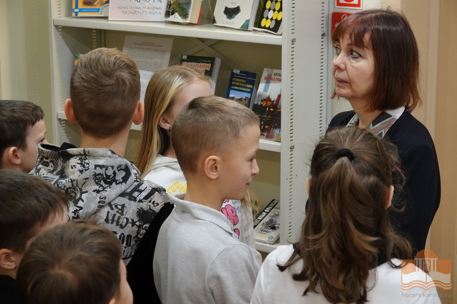 Третьеклассники школы №33 на экскурсии в Национальной библиотеке Карелии