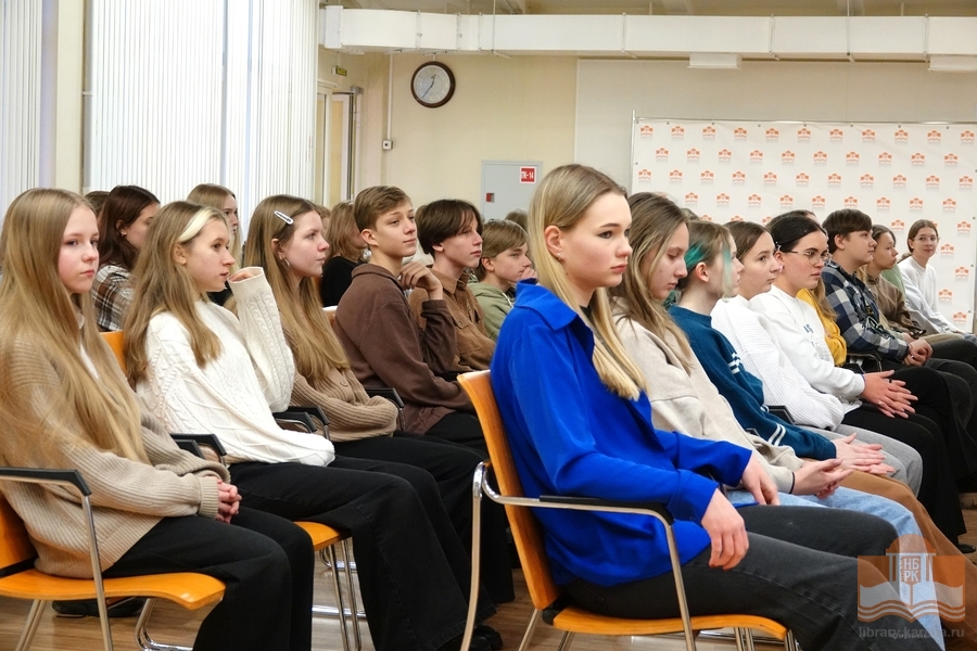 На презентации компьютерной визуальной новеллы «Тайны Межозерья»