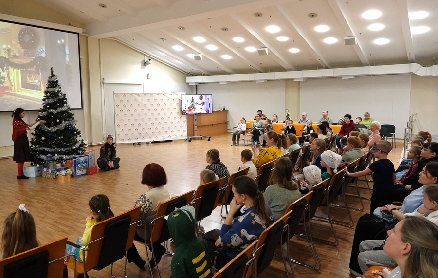 На творческой программе «Новогодние приключения Кая и Герды»