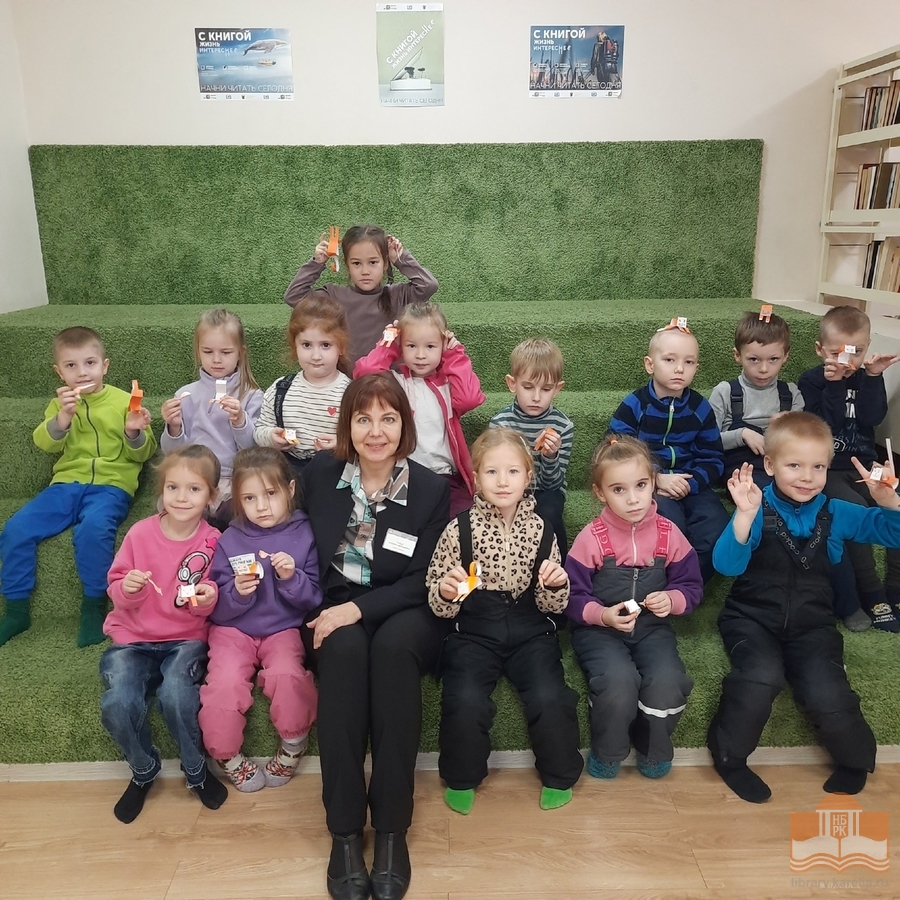 Участники творческой программы «Как у наших у ворот чудо-дерево растет»