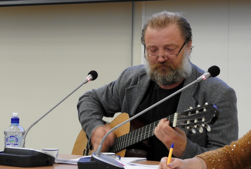 Юрий Максимов, актер Театра драмы РК, в роли Сержа Далматова