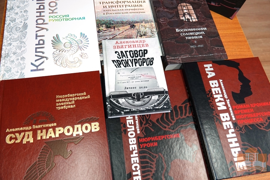 Новые издания – в дар Национальной библиотеке Карелии