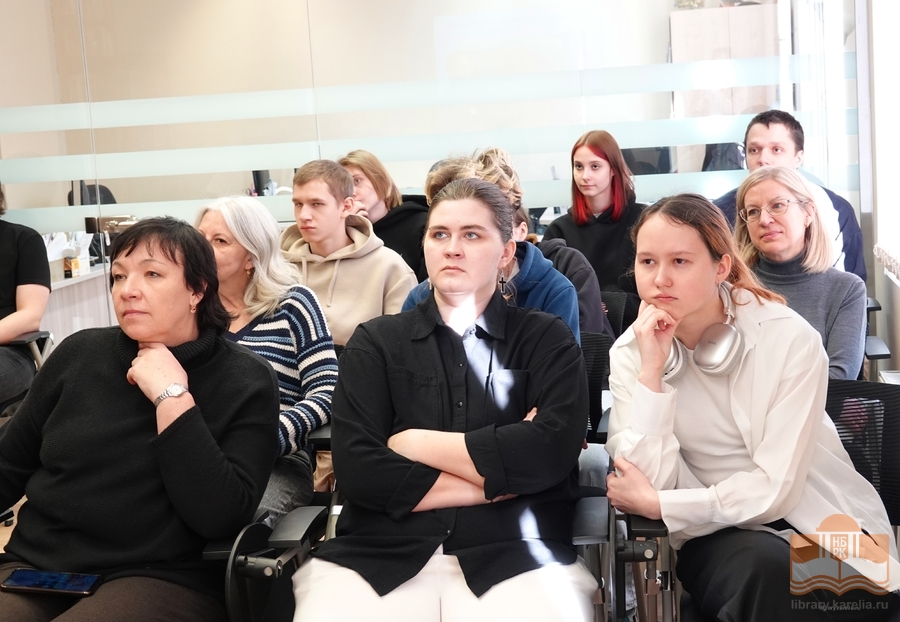 Студенты Петрозаводского архитектурно-строительного техникума в Национальной библиотеке Карелии