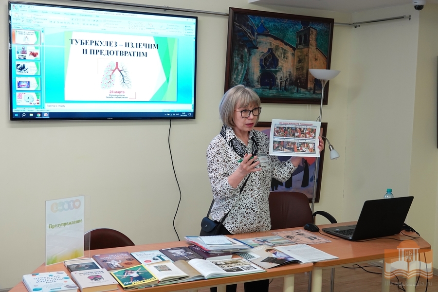 Библиотекарь кафедры медицинской литературы Елена Георгиевна Гаврилова