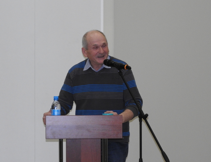 Александр Савельев читает стихи Вячеслава Агапитова