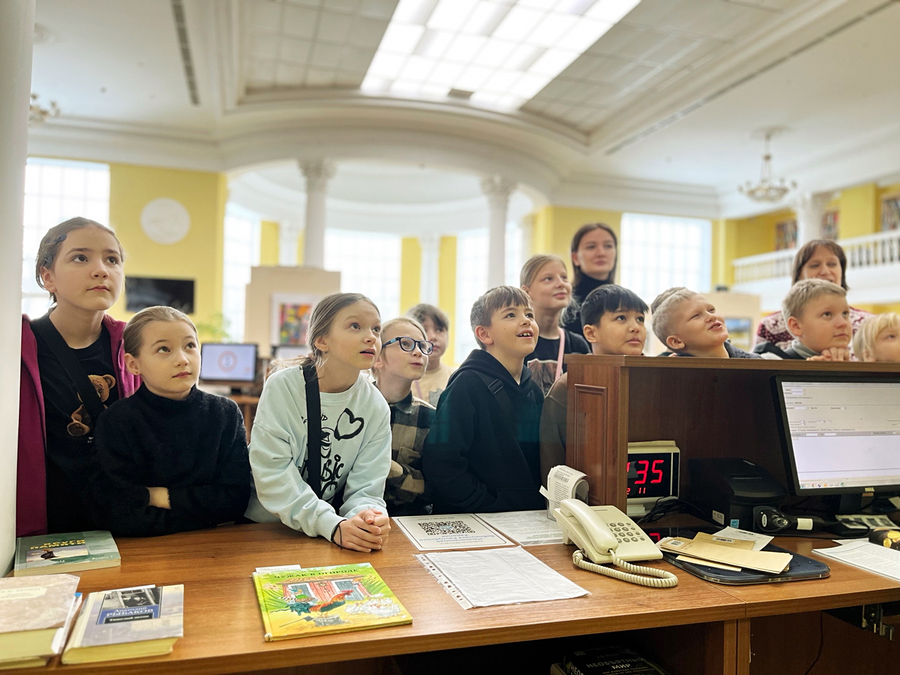 Третьеклассники школы №35 на экскурсии в Национальной библиотеке Карелии