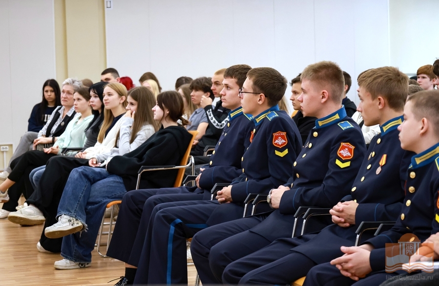 На встрече с поэтом Натальей Лайдинен в Национальной библиотеке Карелии